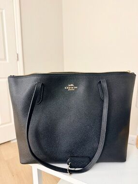 Coach Signature Fiona Zip Tote Bag | Black Pebbled Leather Shoulder Bag